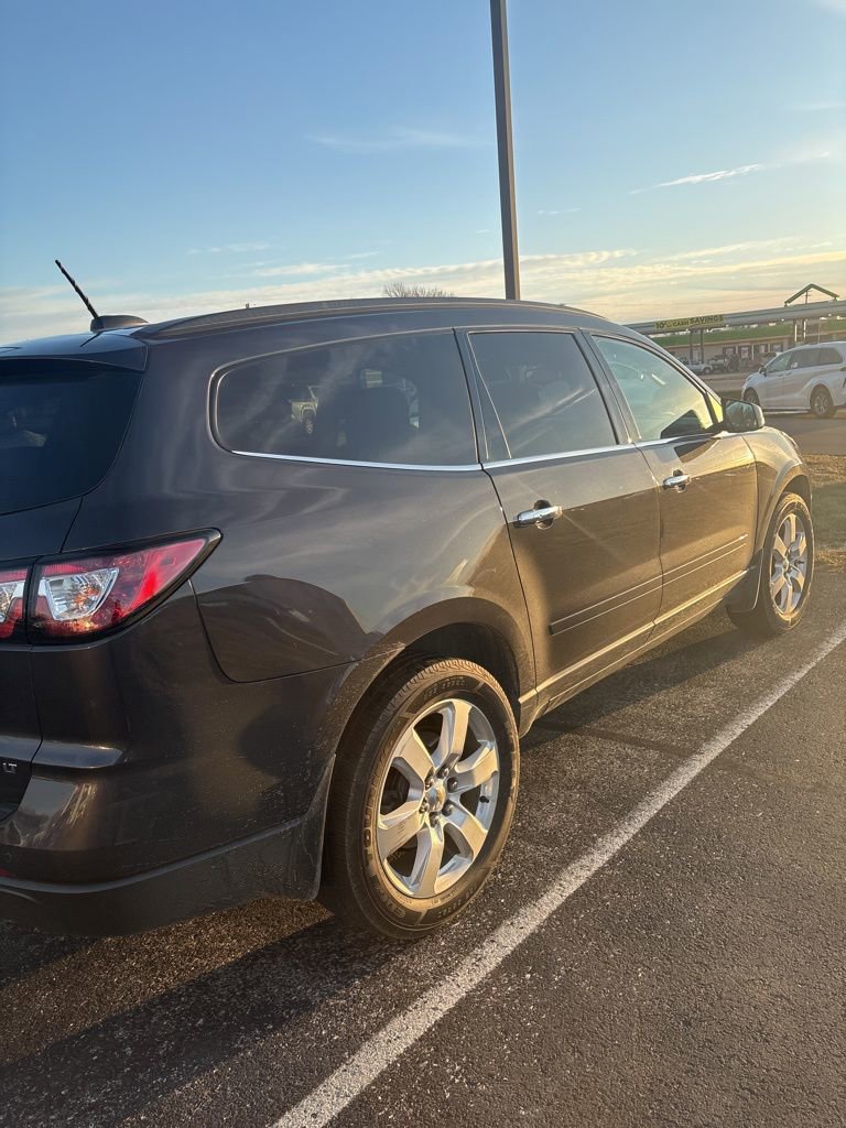 Used 2017 Chevrolet Traverse LT w/ Style and Technology Package image 5