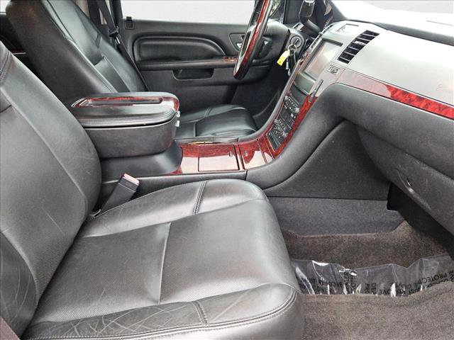 Used 2013 Cadillac Escalade 2WD image 23