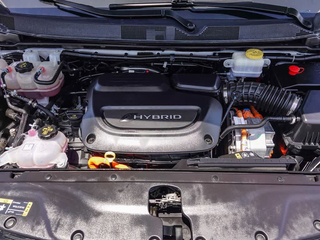 Certified 2024 Chrysler Pacifica Premium FWD image 26