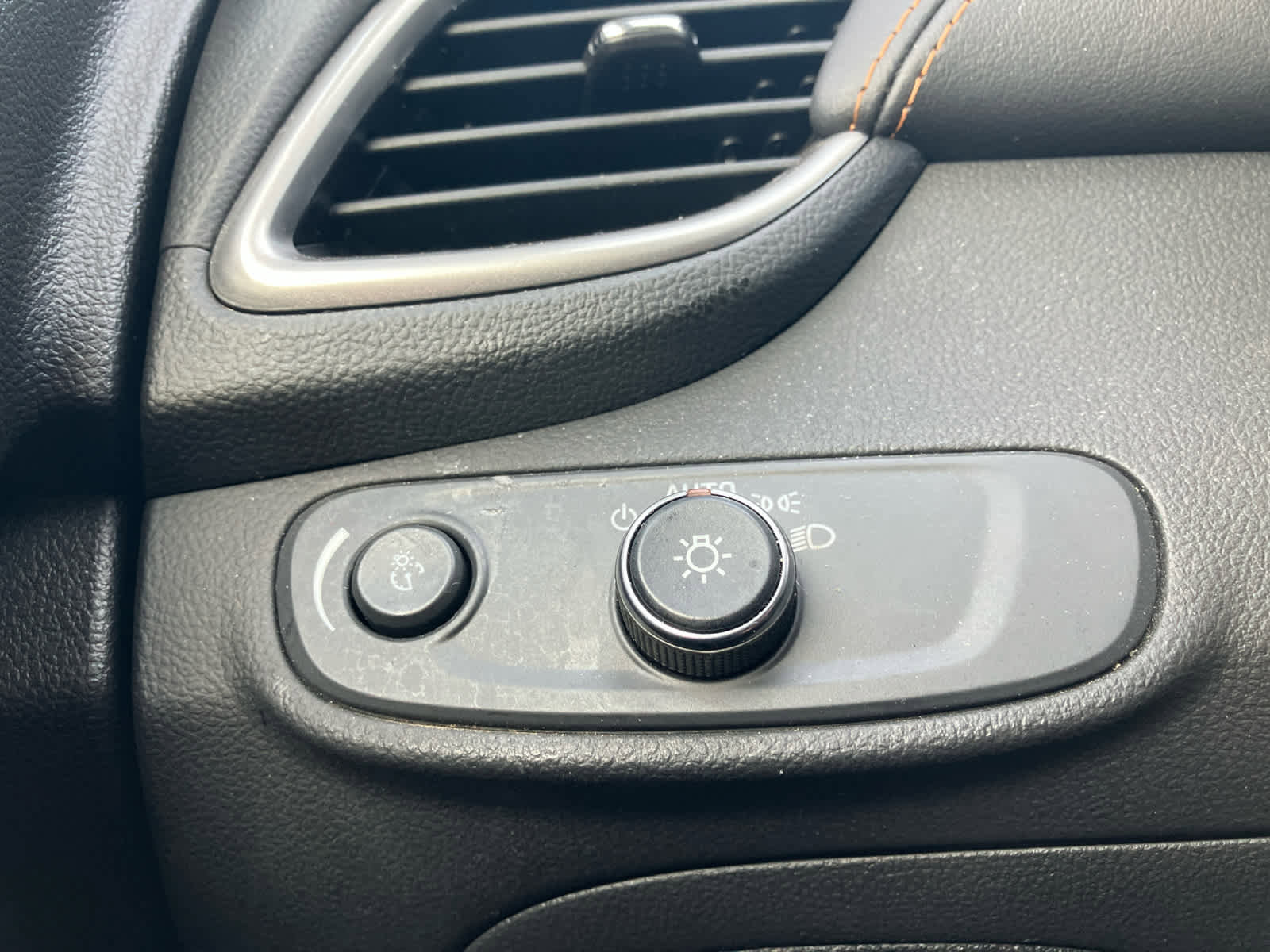 Used 2022 Chevrolet Trax LT w/ Driver Confidence Package image 13