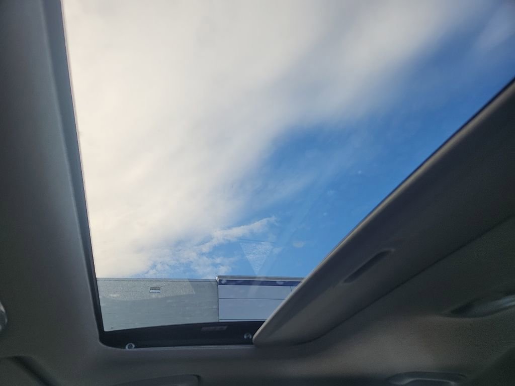 Used 2024 Hyundai Elantra Limited image 12