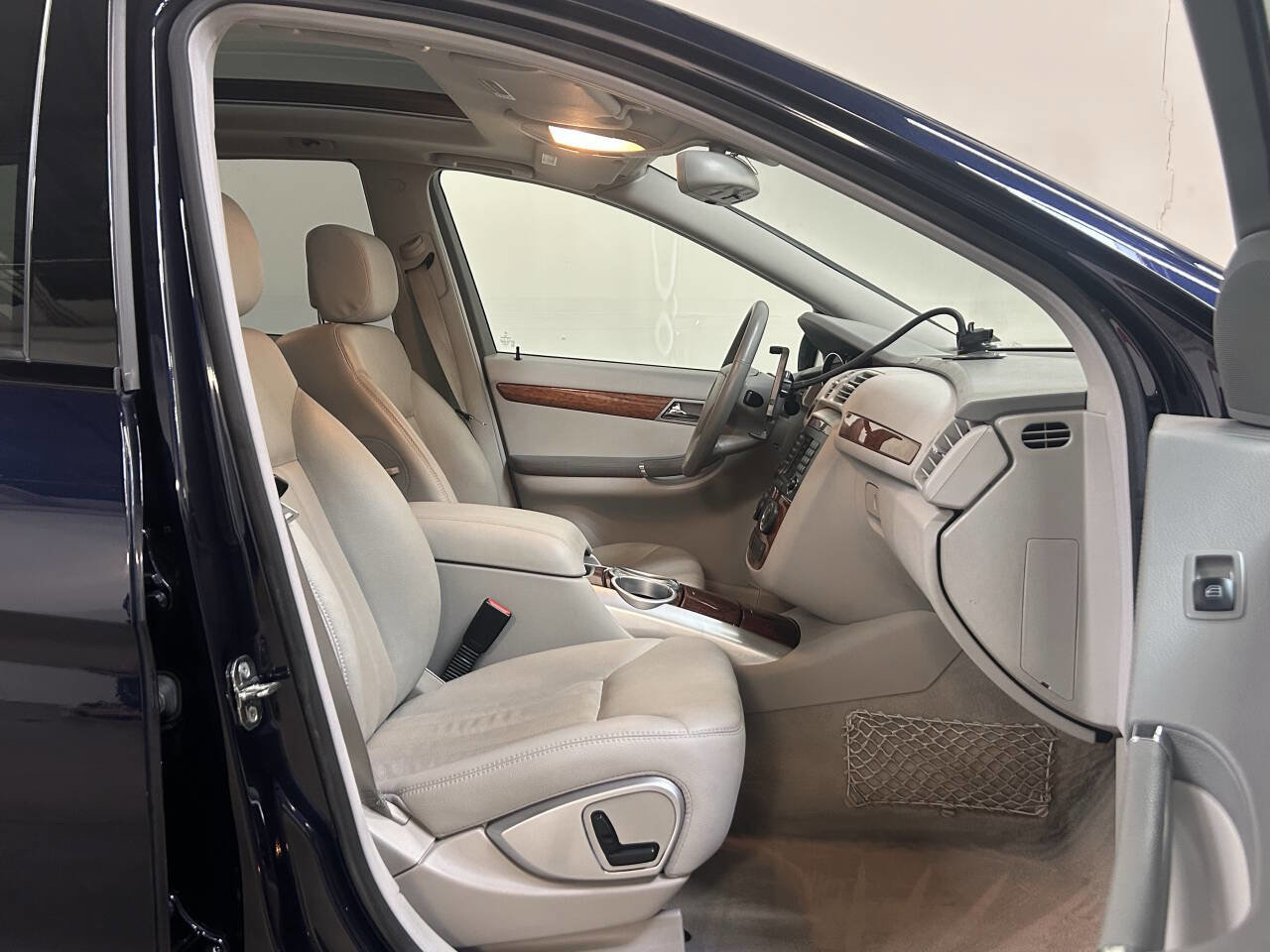 Used 2006 Mercedes-Benz R 350 4MATIC image 25