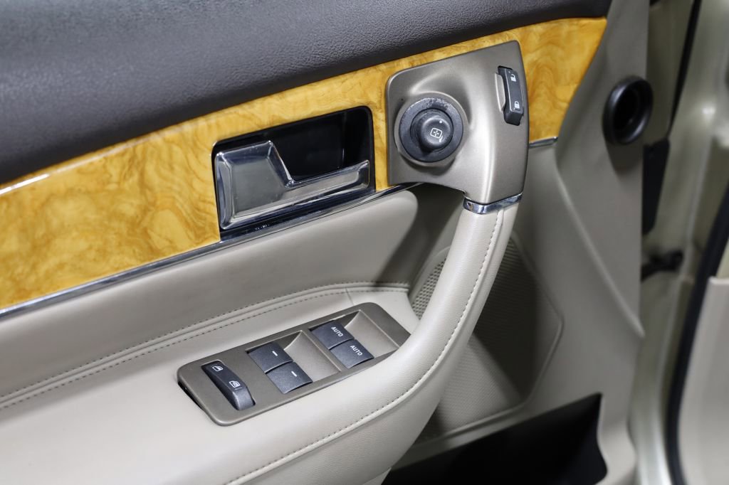 Used 2011 Lincoln MKX 2WD w/ Wood Pkg image 11