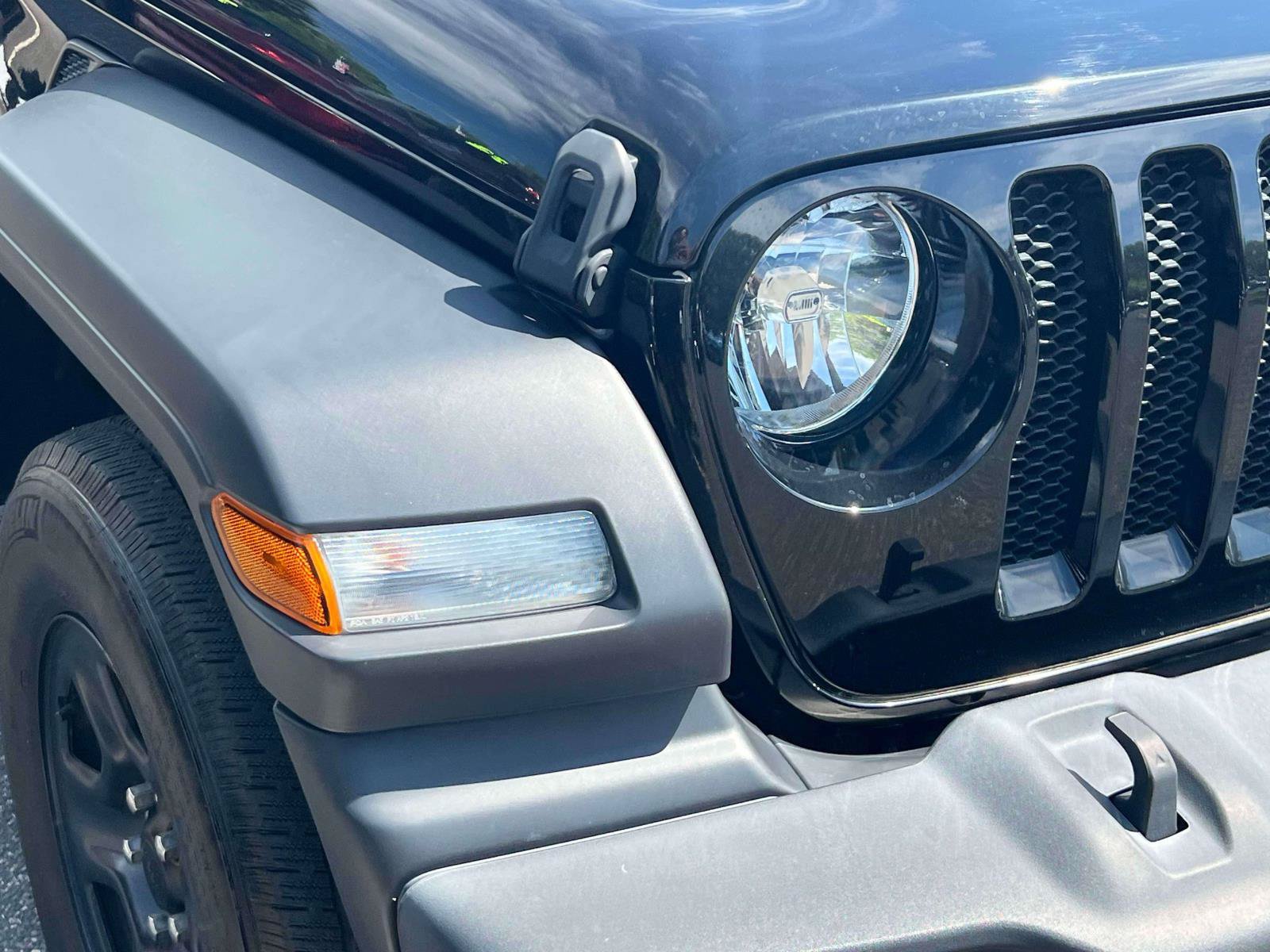 Used 2022 Jeep Wrangler Unlimited Sport AWD/4WD image 7