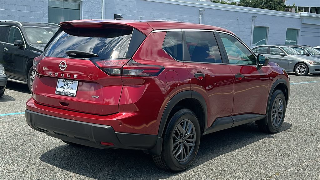 Used 2024 Nissan Rogue S AWD/4WD image 4