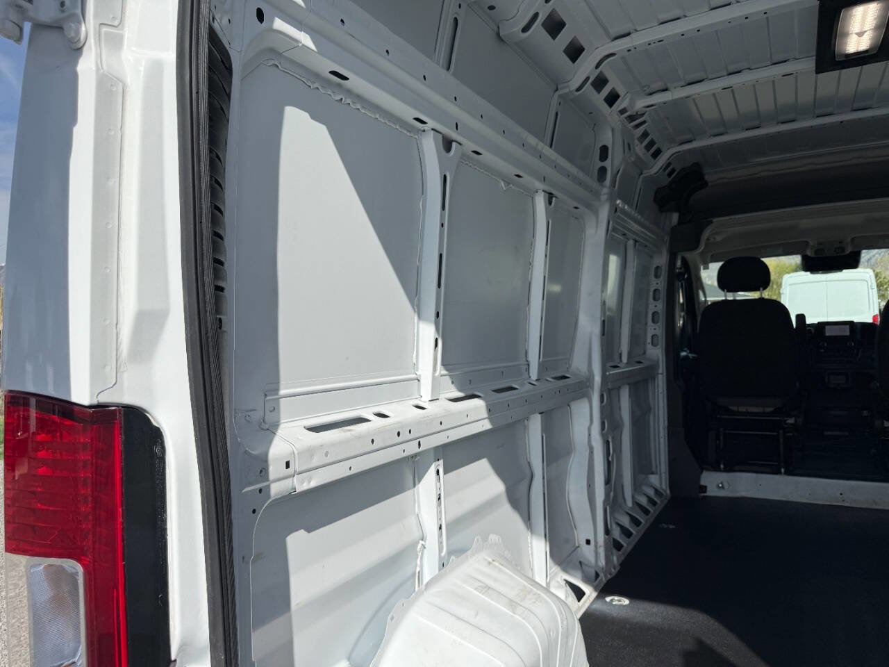 Used 2025 RAM ProMaster 2500 w/ Convenience Group image 23
