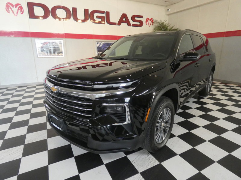 Used 2025 Chevrolet Traverse LT