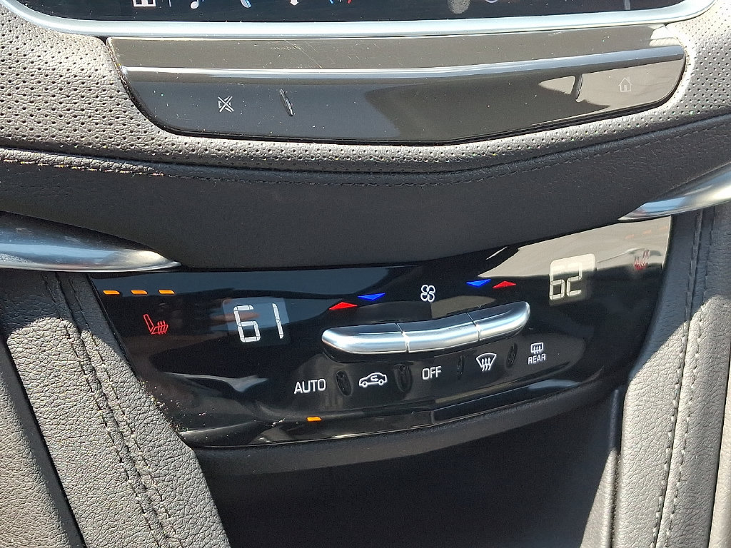 Certified 2024 Cadillac XT6 Luxury w/ LPO, Floor Liner Package AWD/4WD image 18
