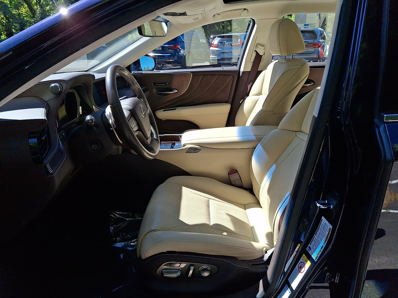 Used 2019 Lexus LS 500 AWD w/ Accessory Package (Z1) image 14