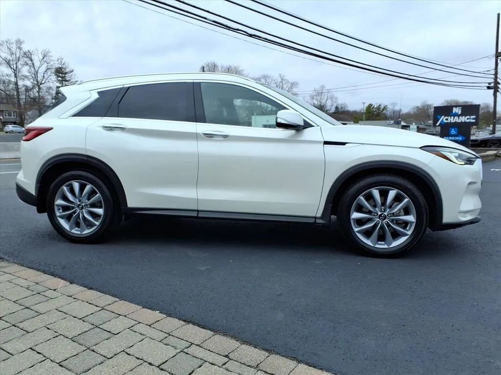 Used 2022 INFINITI QX50 Essential image 2