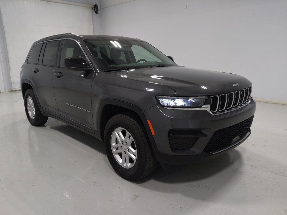 Used 2023 Jeep Grand Cherokee Laredo w/ Luxury Tech Group I AWD/4WD image 13