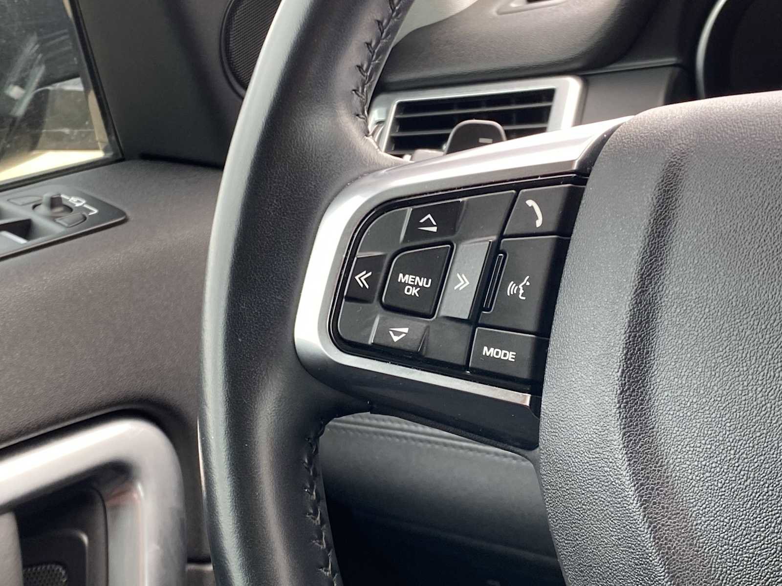 Used 2017 Land Rover Discovery Sport HSE AWD/4WD image 31