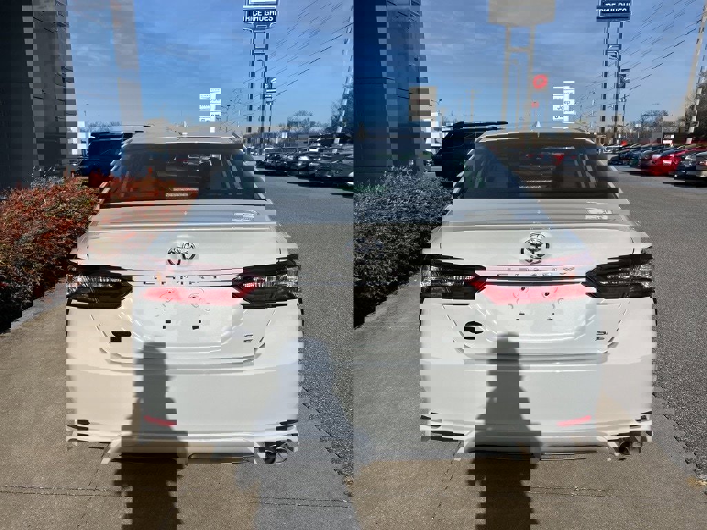 Used 2024 Toyota Camry SE image 7