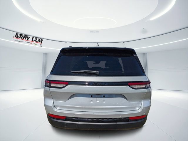 New 2025 Jeep Grand Cherokee Altitude image 4