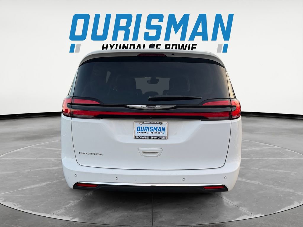 Used 2024 Chrysler Pacifica Touring-L image 5