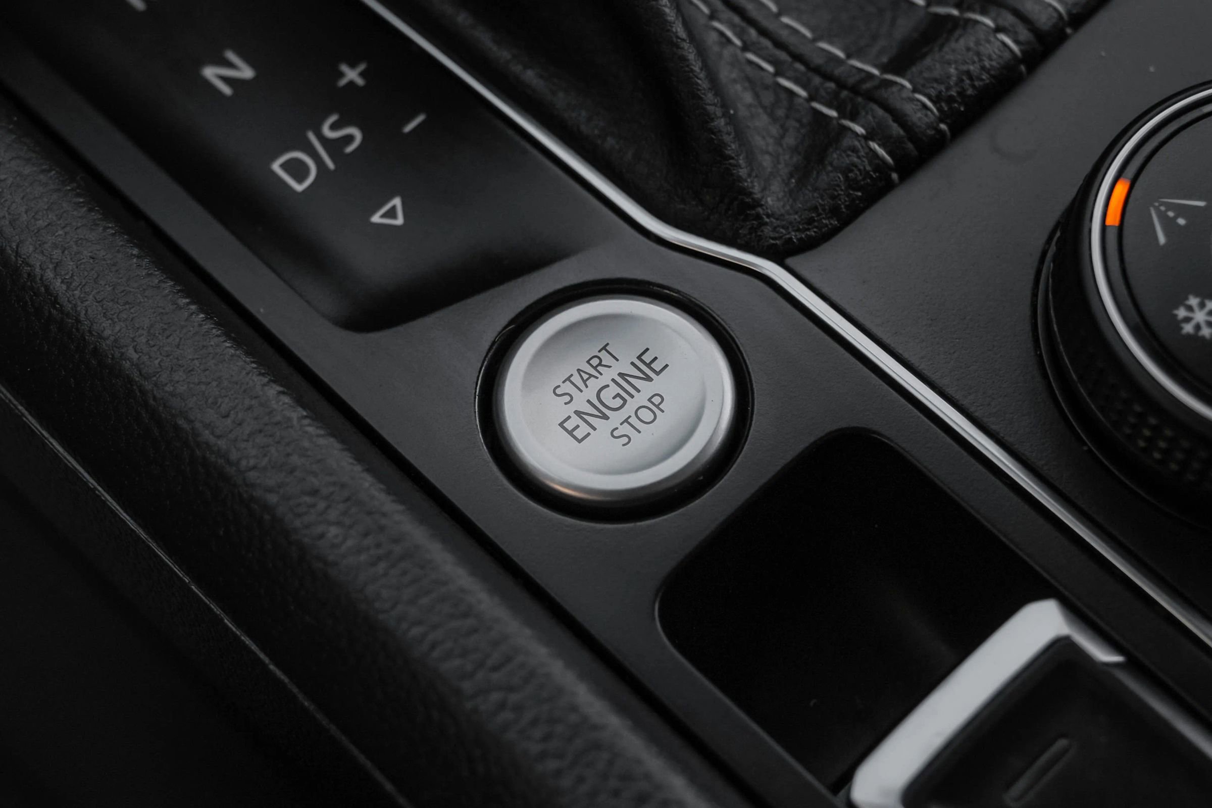 Used 2022 Volkswagen Atlas Cross Sport SE w/ Panoramic Sunroof Package image 22