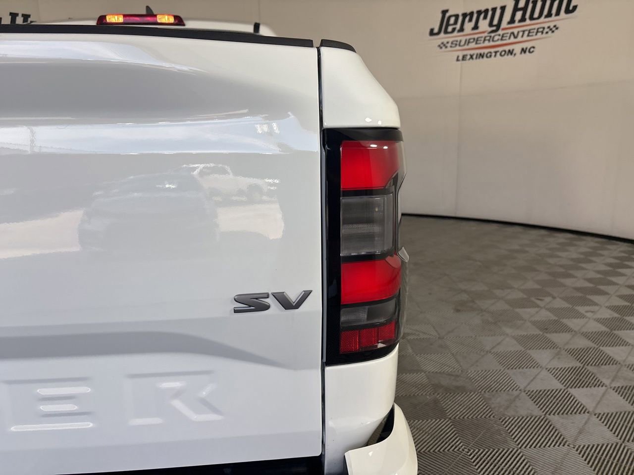 Used 2024 Nissan Frontier SV w/ SV Convenience Package image 27