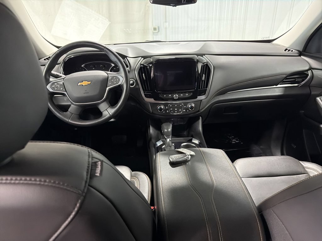 Certified 2021 Chevrolet Traverse LT w/ LT Premium Package AWD/4WD image 3