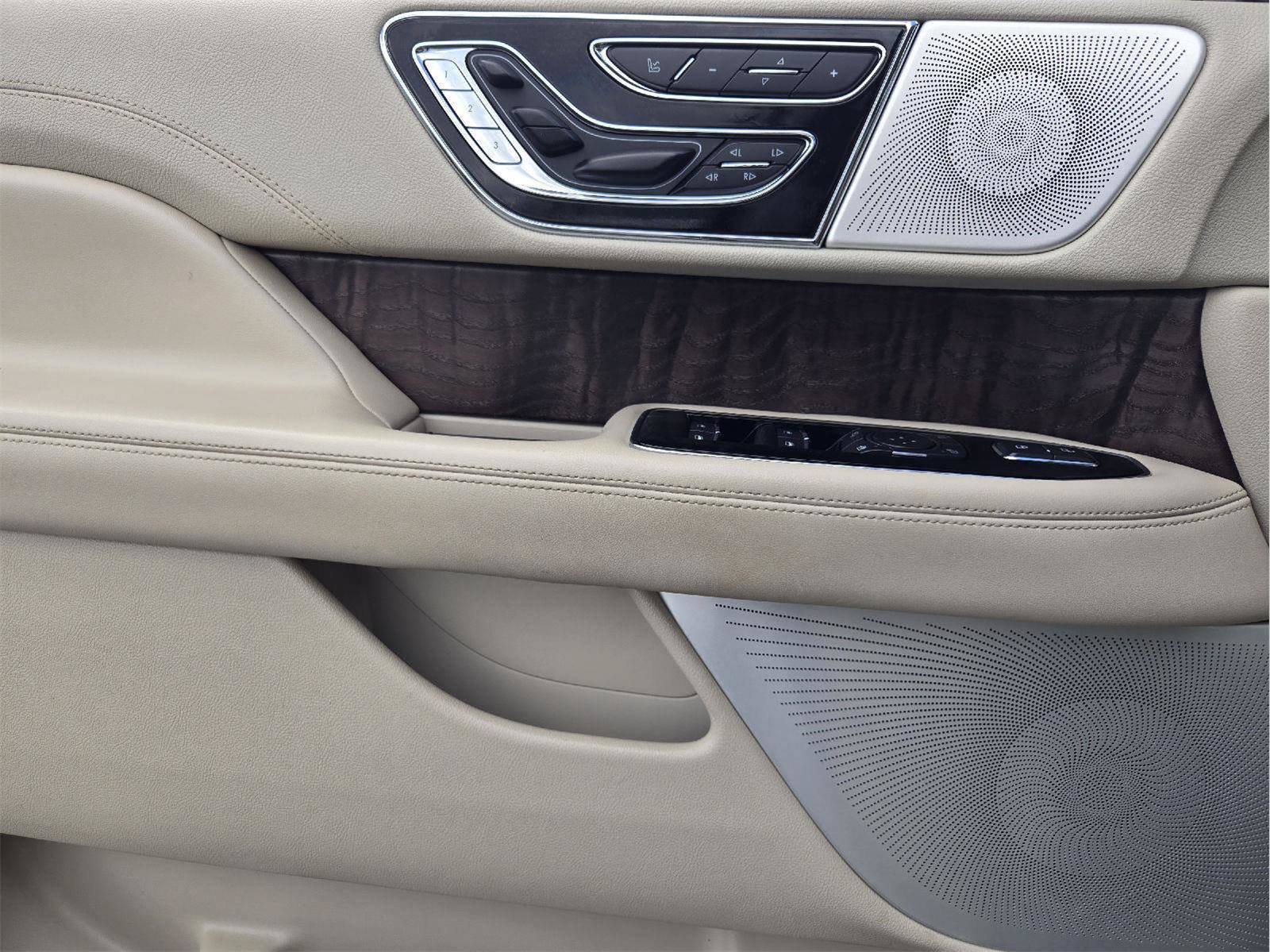 Used 2021 Lincoln Navigator Reserve AWD/4WD image 21