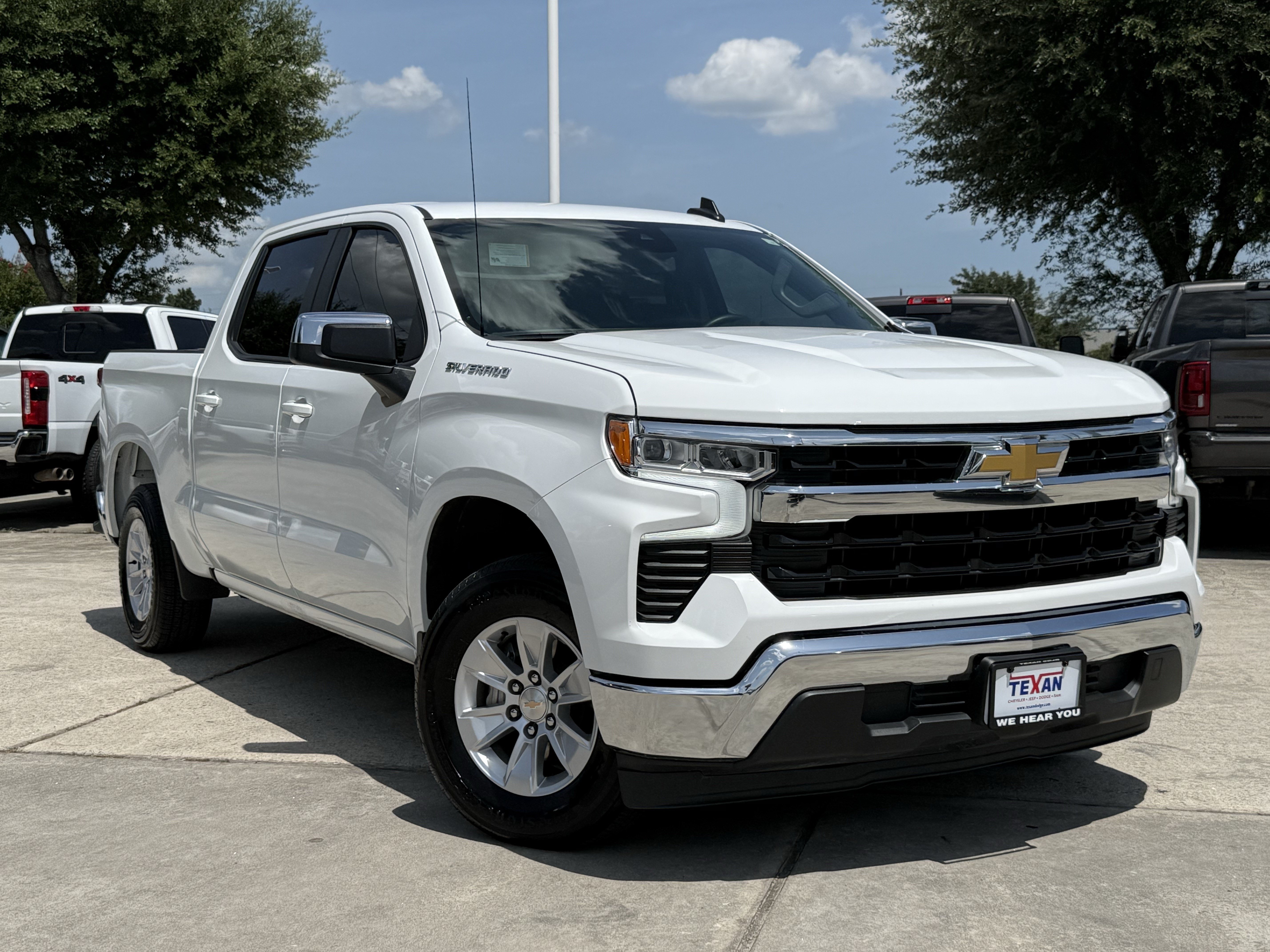Used 2025 Chevrolet Silverado 1500 LT RWD image 2