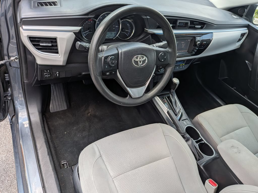 Used 2015 Toyota Corolla LE FWD image 12