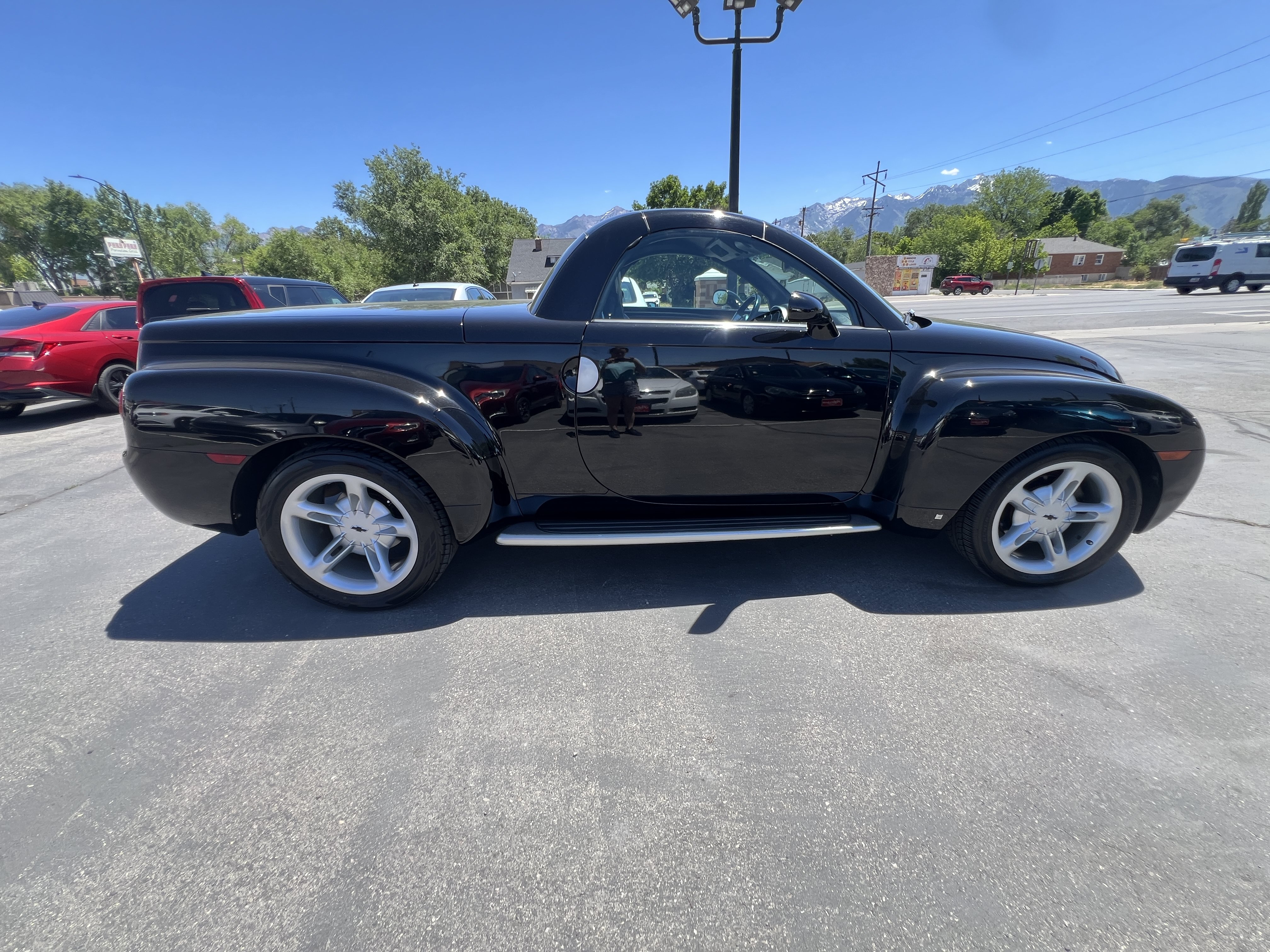 Used 2006 Chevrolet SSR w/ Preferred Equipment Group RWD image 4