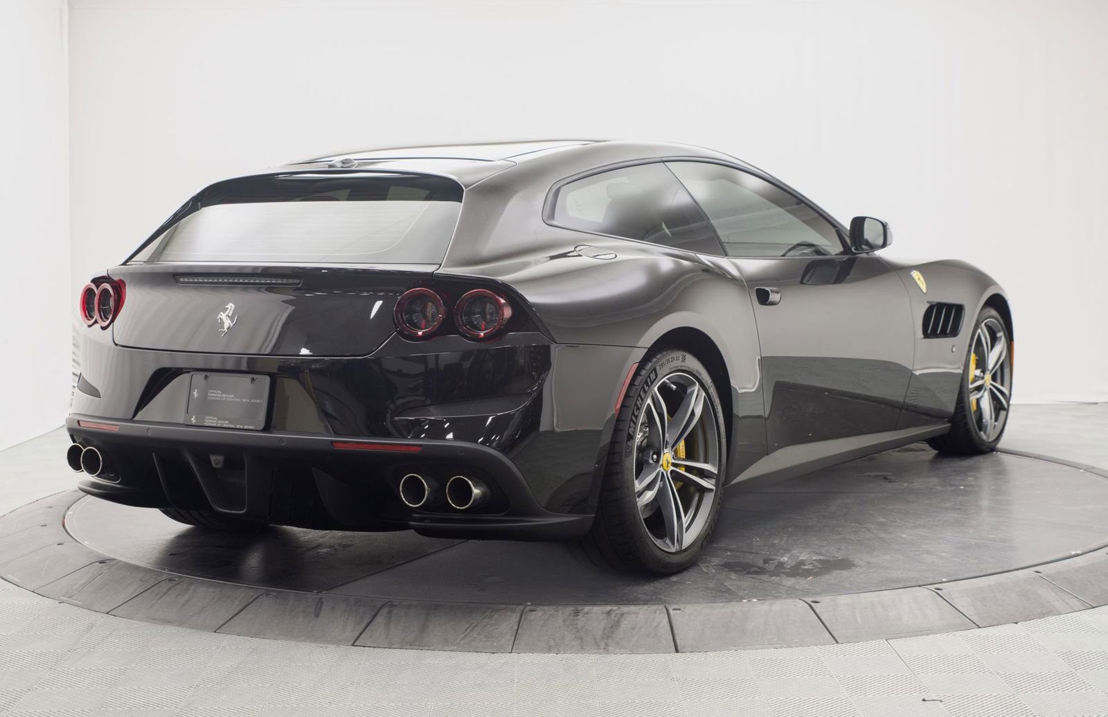 Used 2018 Ferrari GTC4Lusso AWD/4WD image 3