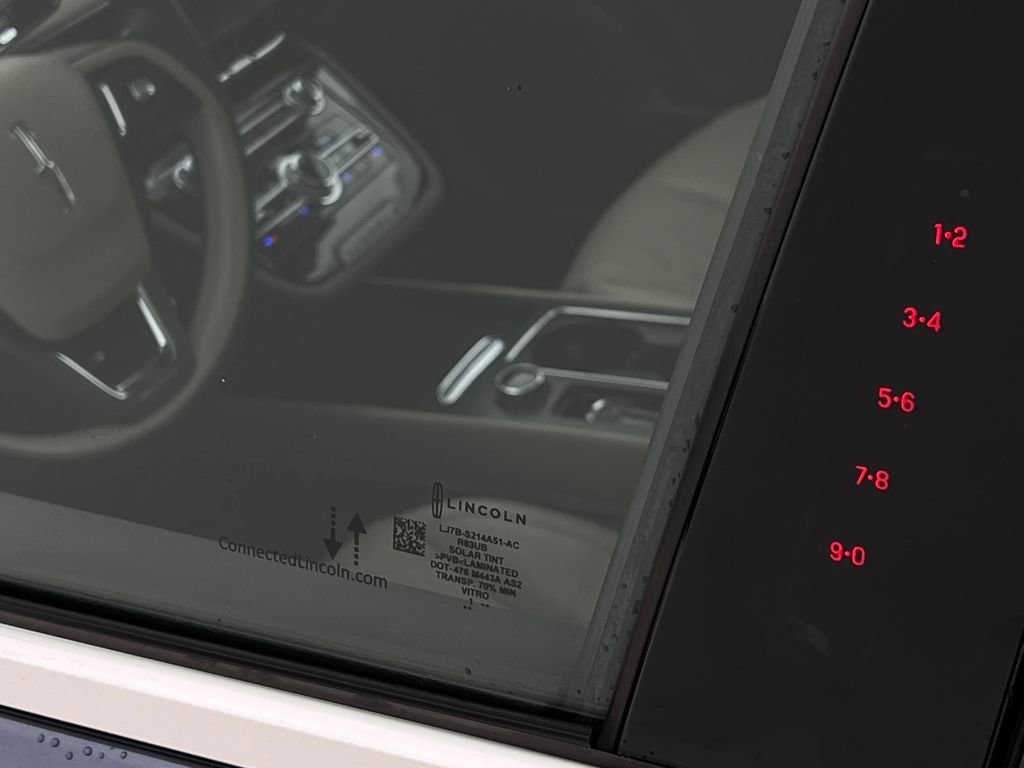 Used 2022 Lincoln Corsair AWD w/ Premium Package image 11