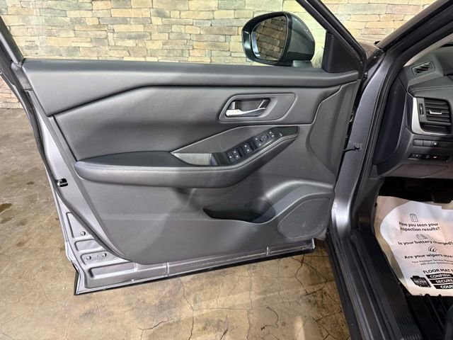 Certified 2025 Nissan Rogue SV image 11