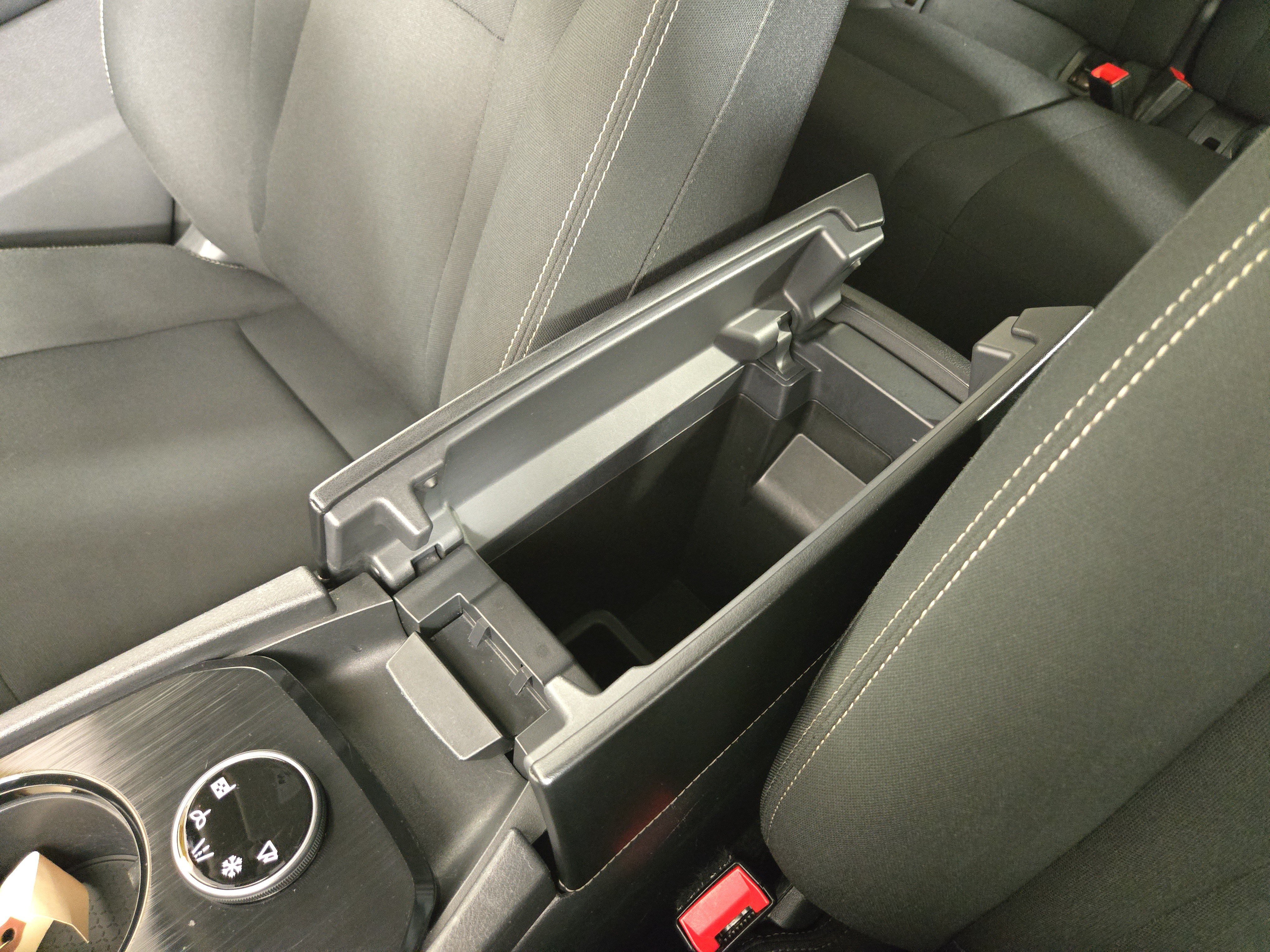 Used 2024 Nissan Rogue S AWD/4WD image 26