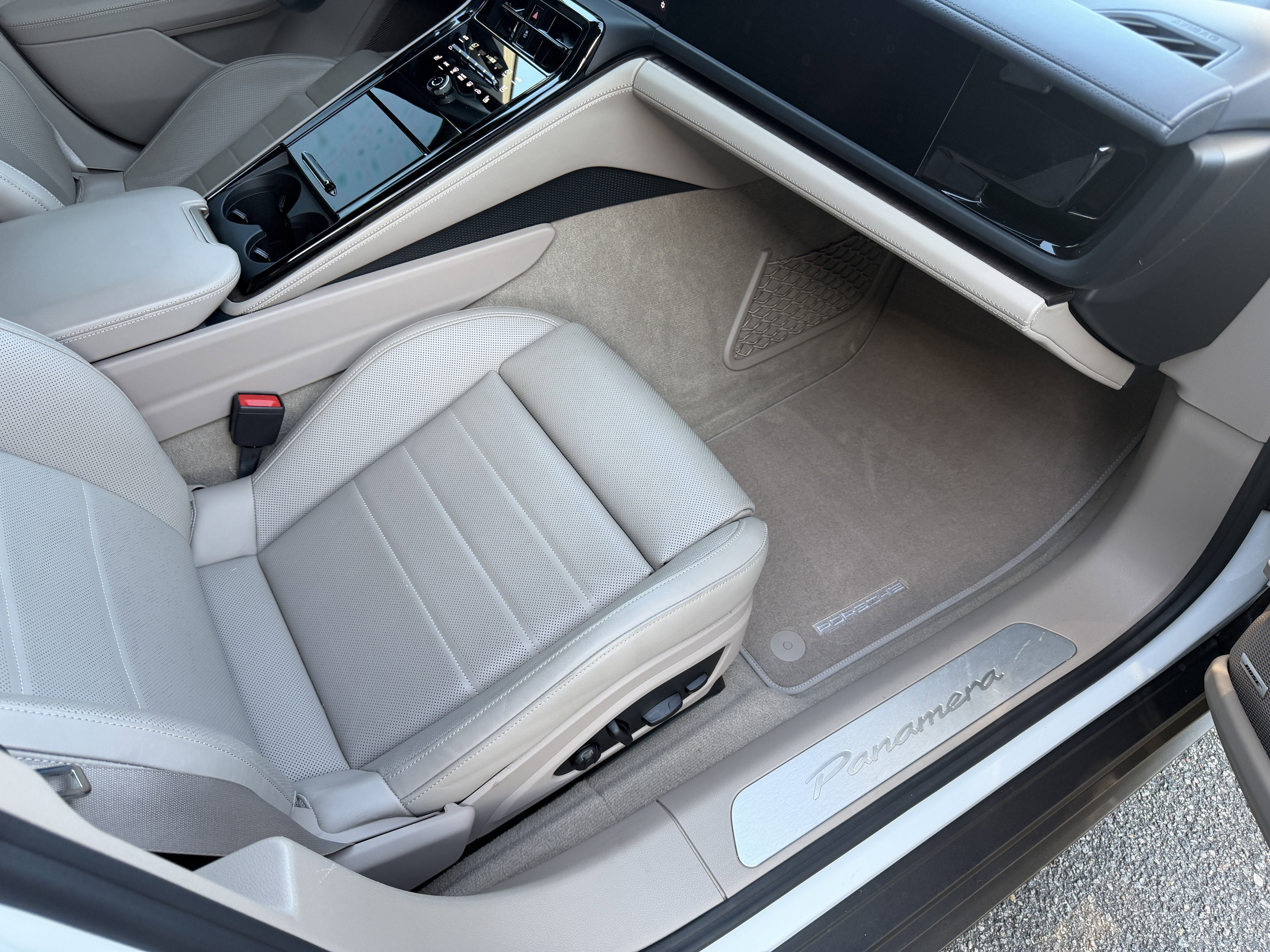 Certified 2024 Porsche Panamera 4 image 22