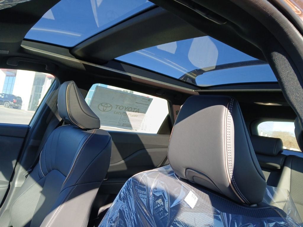 New 2025 Toyota Crown Signia image 6