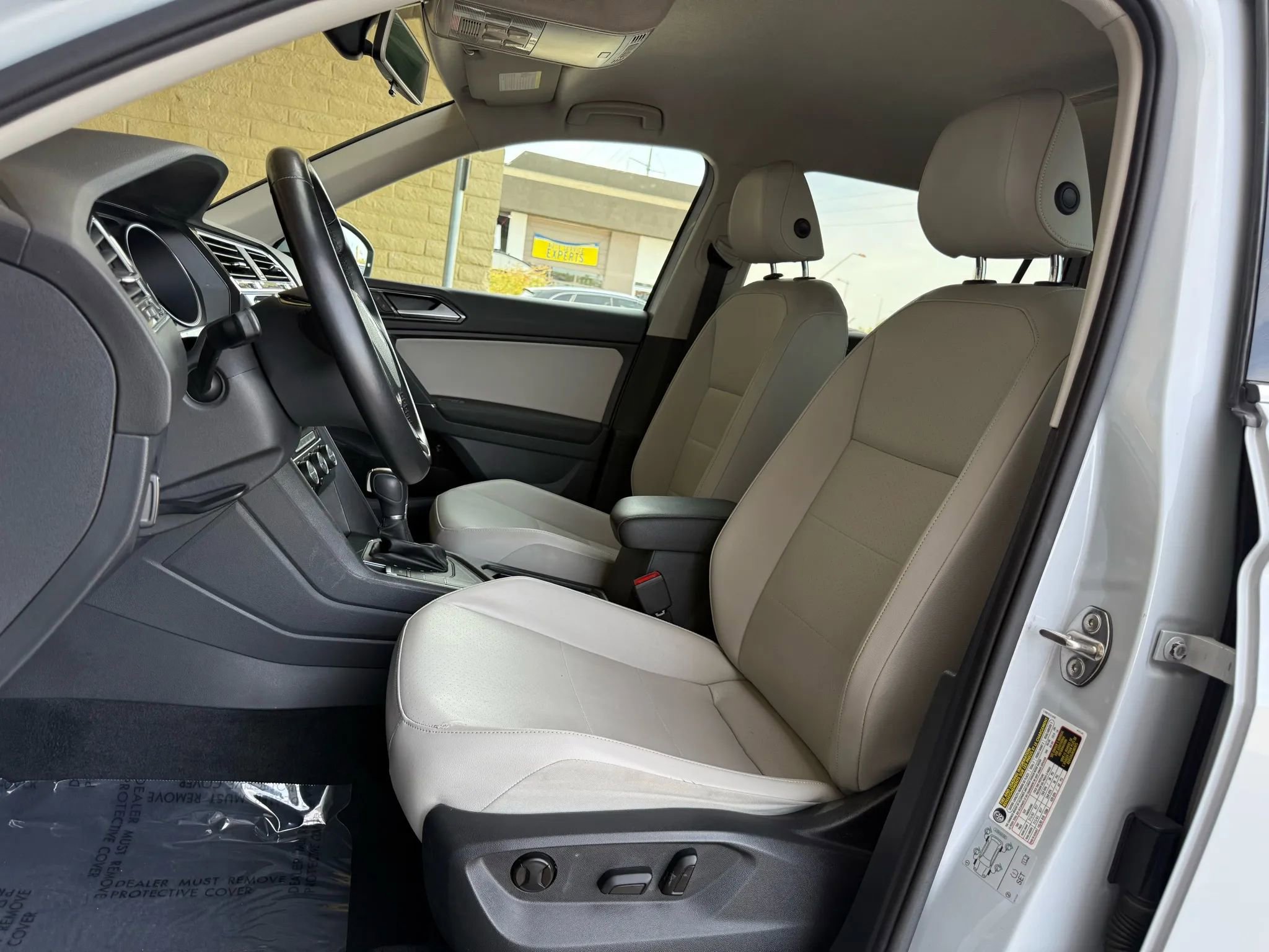 Used 2018 Volkswagen Tiguan SE FWD image 17