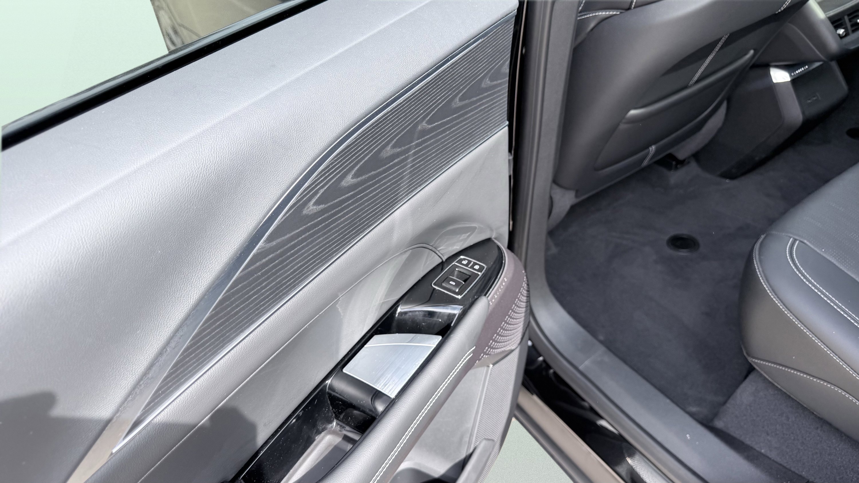 Used 2025 Cadillac Lyriq Luxury AWD/4WD image 30