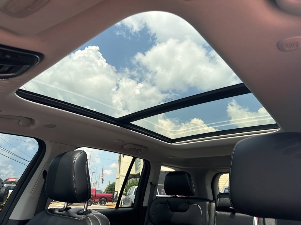 Used 2024 Jeep Grand Cherokee Limited w/ Black Appearance Package image 37