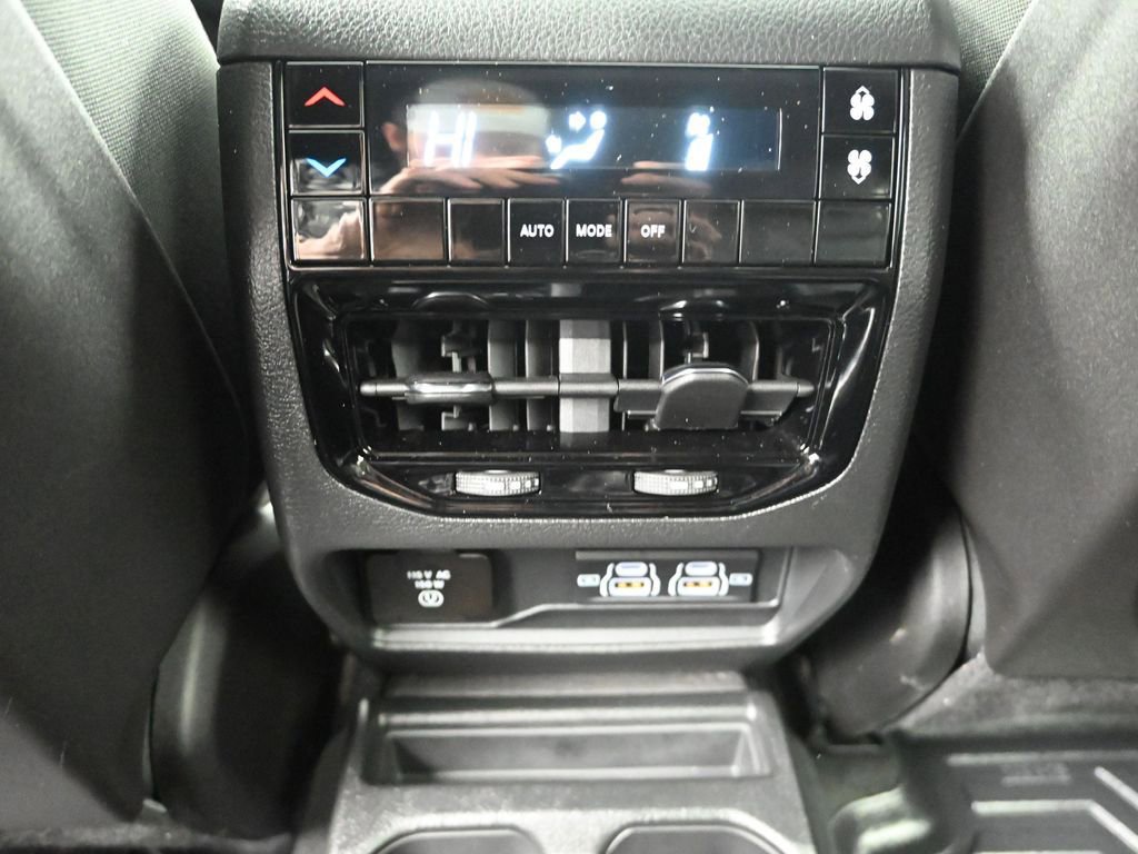 Used 2025 Jeep Grand Cherokee L Altitude image 31