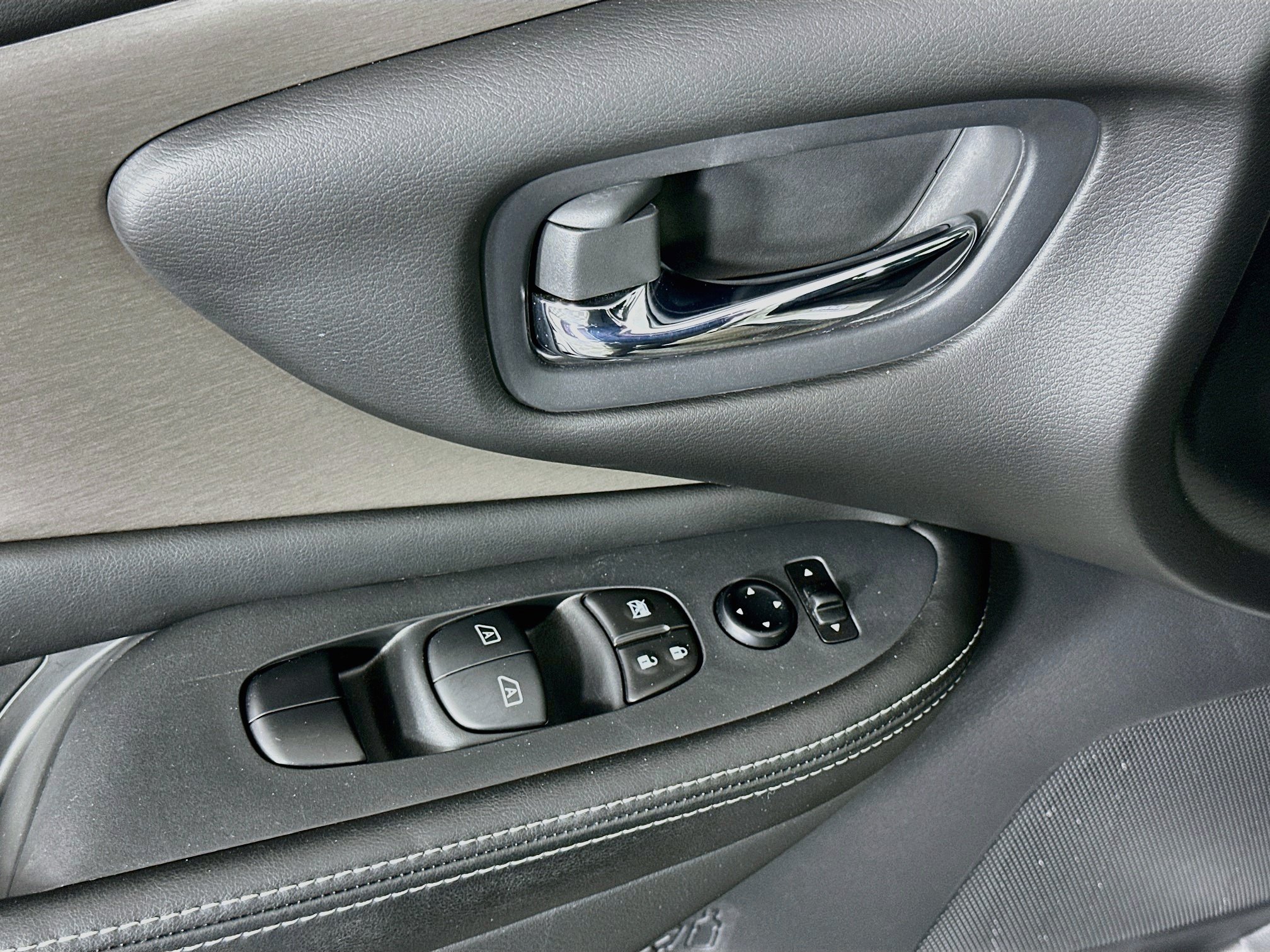 Used 2024 Nissan Murano SV w/ SV Midnight Edition Package FWD image 17
