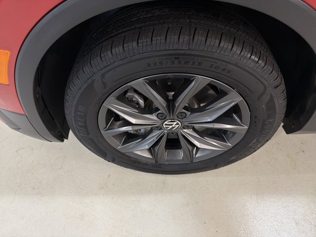 Certified 2023 Volkswagen Tiguan SE w/ Panoramic Sunroof Package FWD image 11