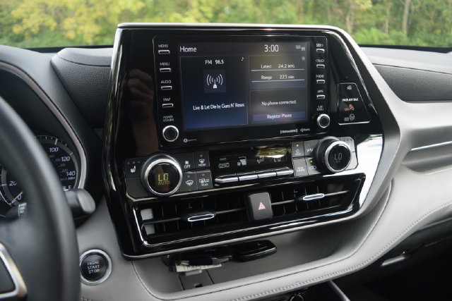 Used 2021 Toyota Highlander XLE FWD image 9