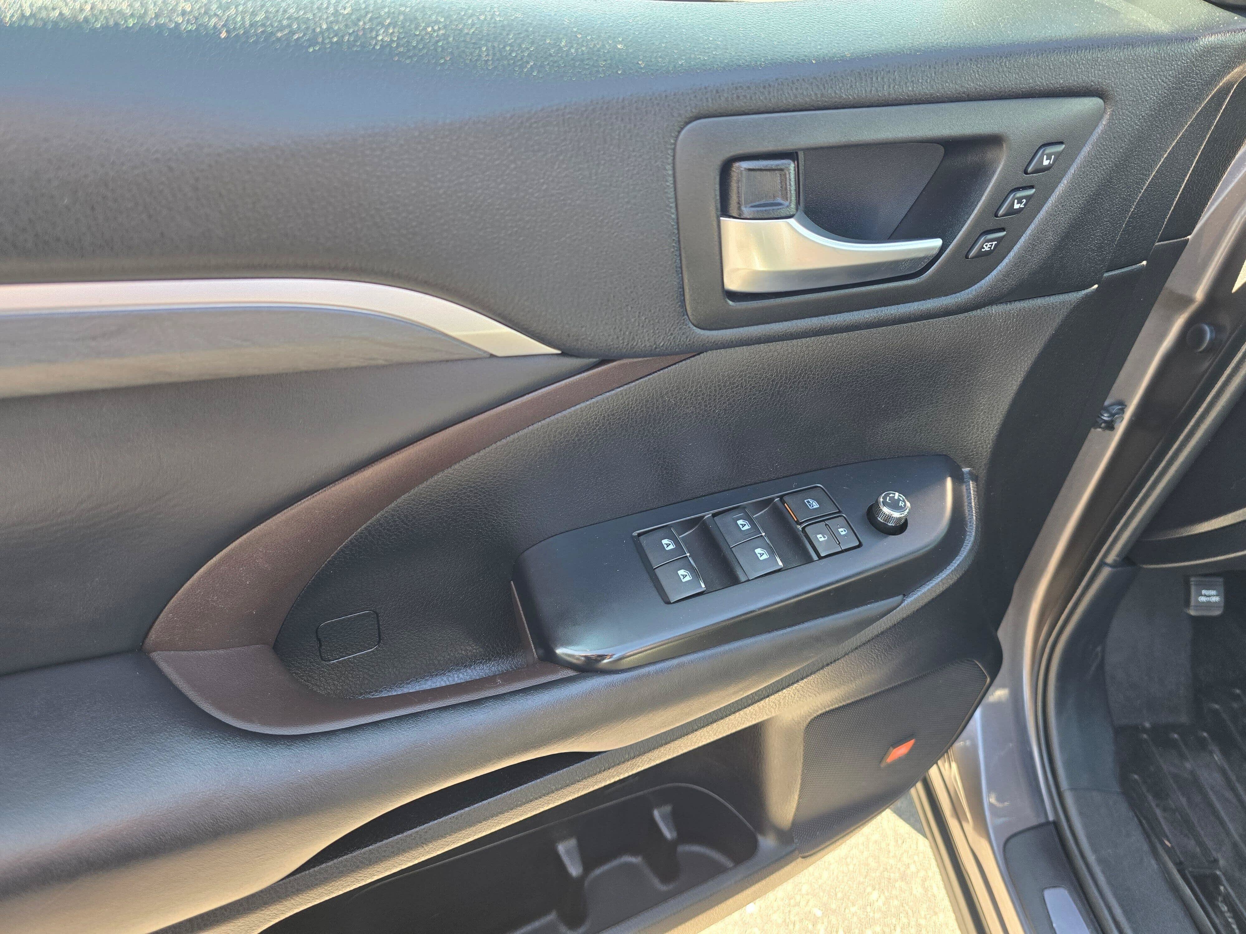 Used 2019 Toyota Highlander Limited Platinum AWD/4WD image 19