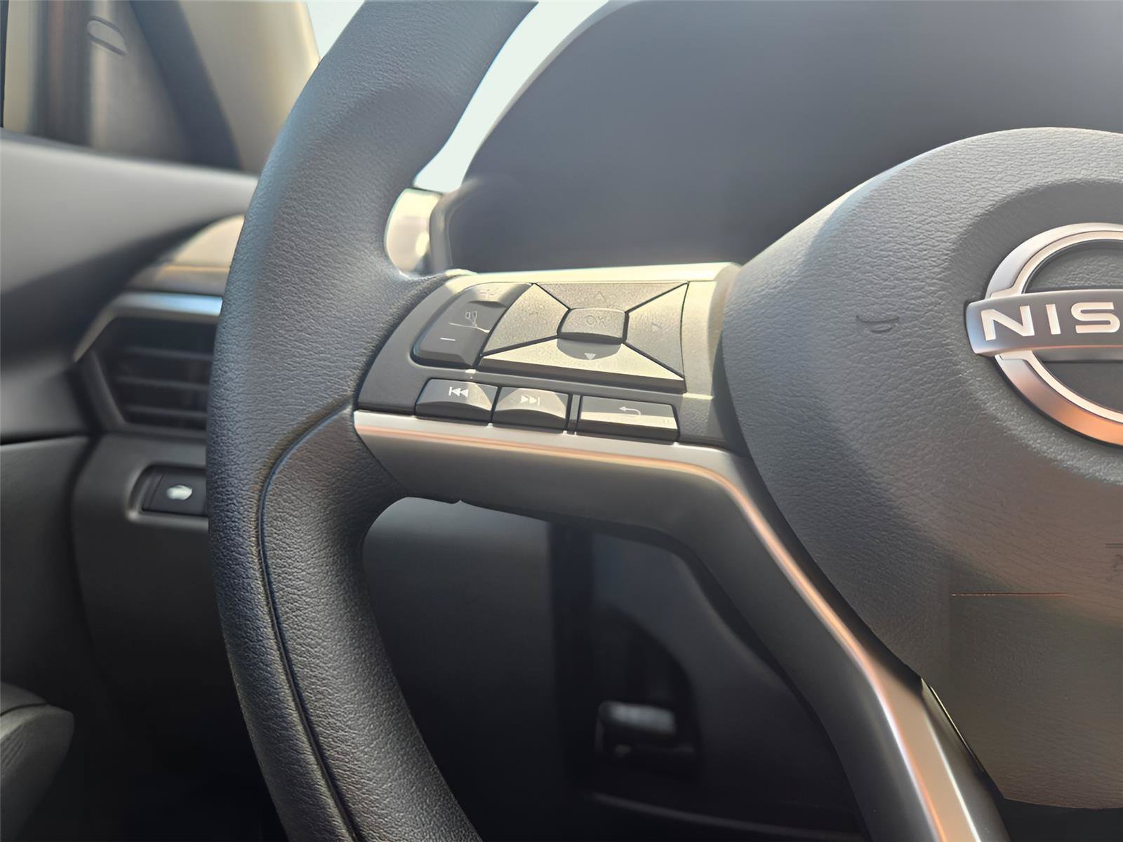 New 2026 Nissan Altima 2.5 SV AWD/4WD image 25