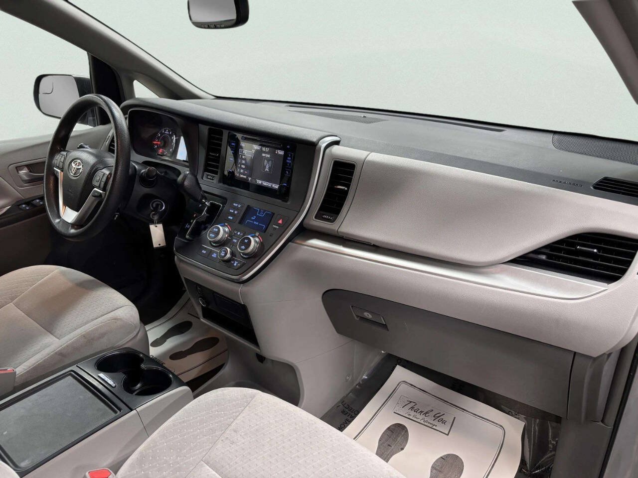 Used 2015 Toyota Sienna LE FWD image 22