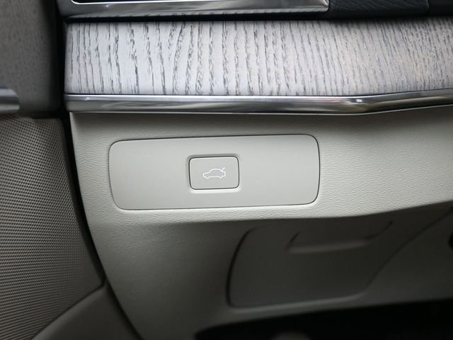 Used 2025 Volvo XC90 B6 Plus w/ Protection Package Premier image 29