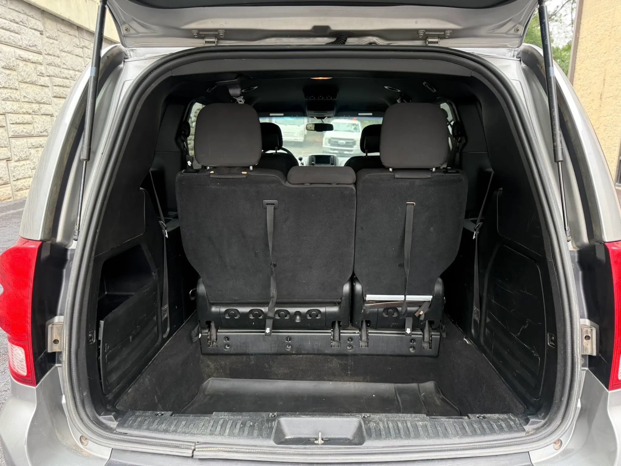 Used 2017 Dodge Grand Caravan SE FWD image 35