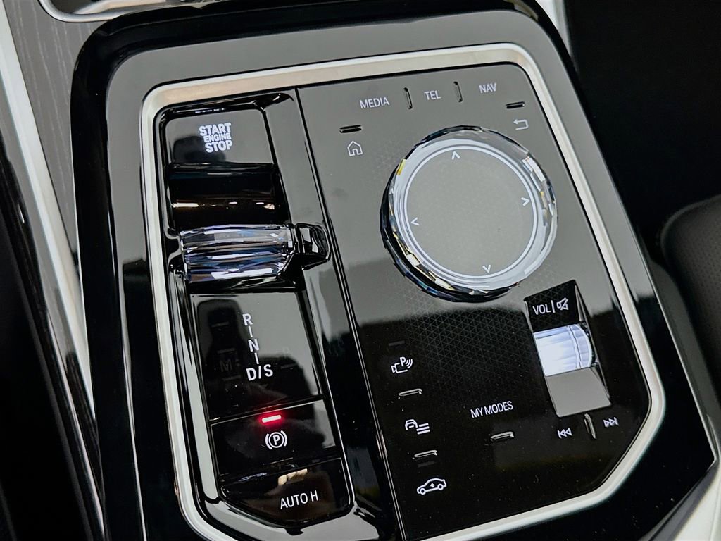 New 2026 BMW 750e xDrive w/ Executive Package image 15