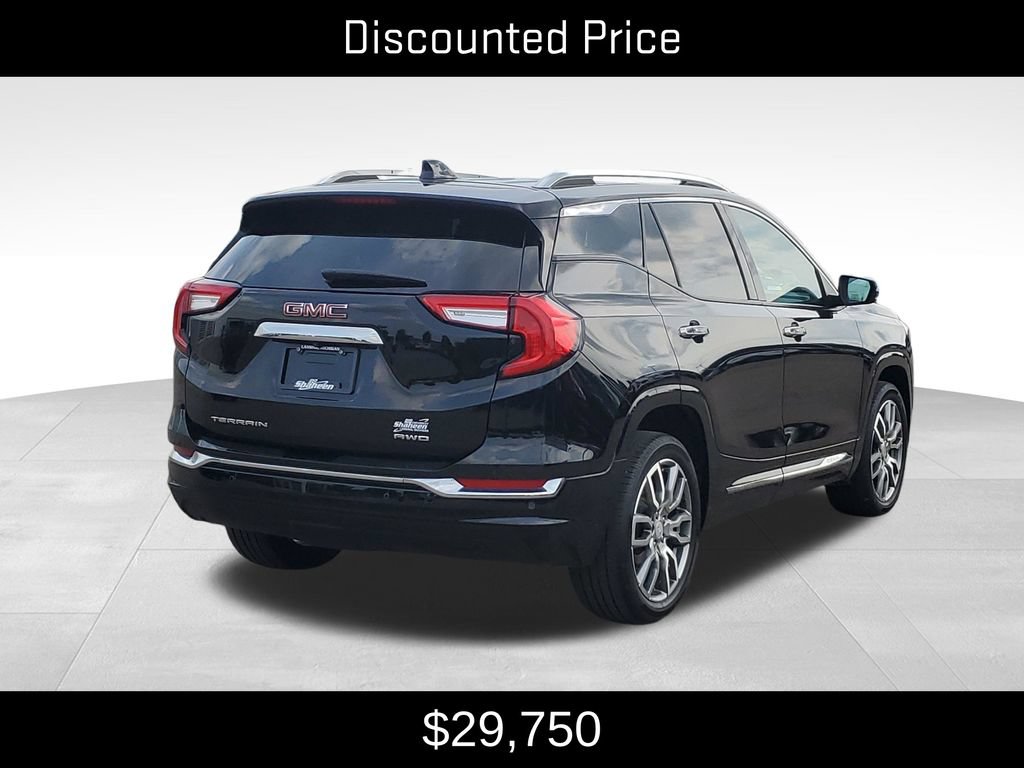 Used 2023 GMC Terrain Denali w/ Denali Premium Package AWD/4WD image 3