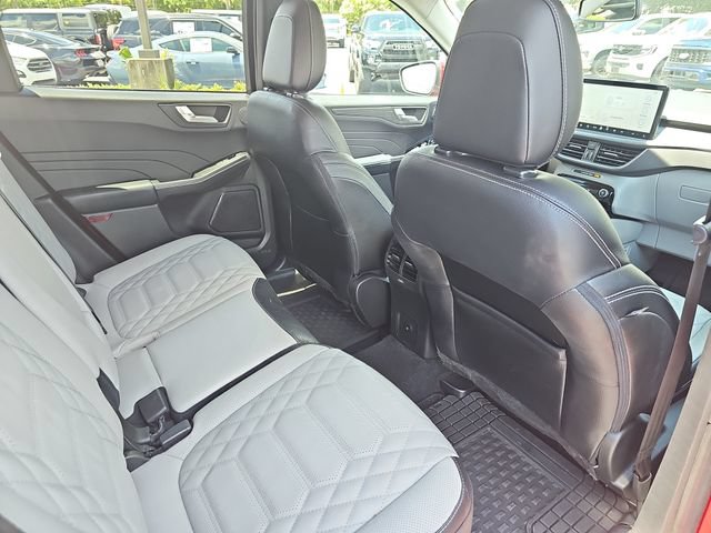 Used 2023 Ford Escape Platinum w/ Premium Technology Package AWD/4WD image 11