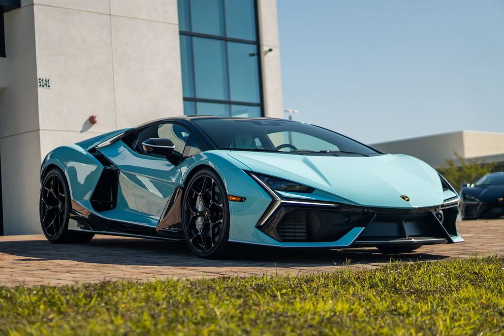 Used 2025 Lamborghini Revuelto image 8