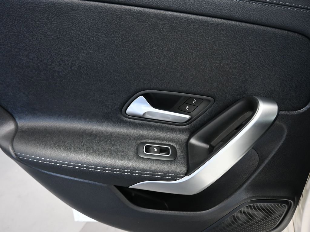 Used 2020 Mercedes-Benz CLA 250 4MATIC image 35
