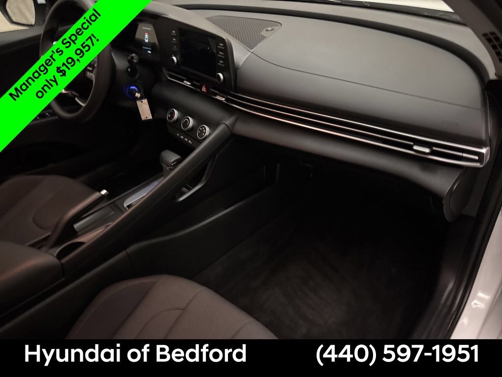 Certified 2026 Hyundai Elantra SE w/ Cargo Package FWD image 22